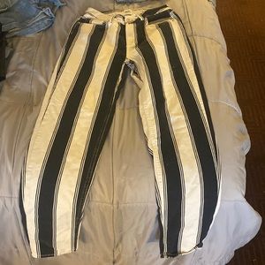 BDG Mom Jeans (Size W26)